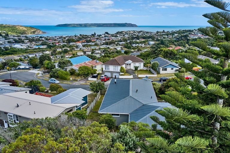 Photo of property in 11 De Castro Place, Titahi Bay, Porirua, 5022