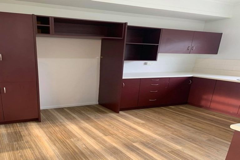 Photo of property in 16 Wainoni Road, Wainoni, Christchurch, 8061