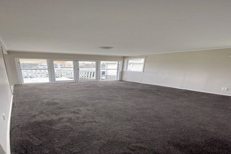 Photo of property in 63 Bond Crescent, Forrest Hill, Auckland, 0620