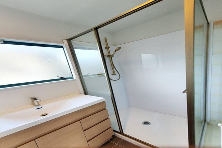 Photo of property in 1/38 Gulf View Road, Murrays Bay, Auckland, 0630