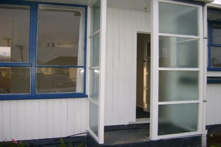 Photo of property in 11 Virgil Place, Northcote, Christchurch, 8052