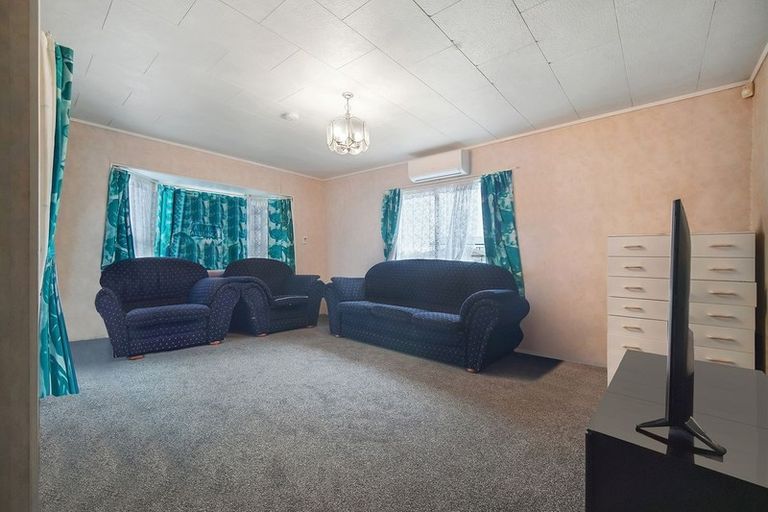 Photo of property in 70 Burundi Avenue, Clendon Park, Auckland, 2103