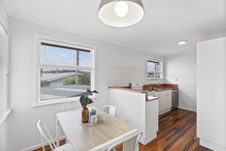 Photo of property in 19 Diane Grove, Paparangi, Wellington, 6037