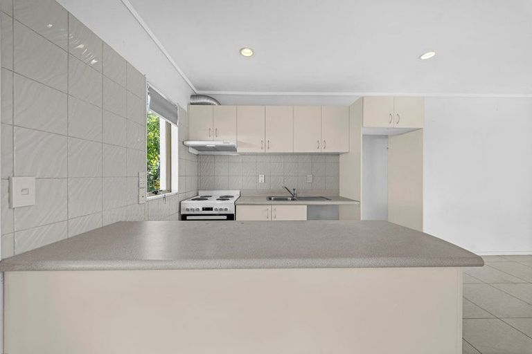 Photo of property in 11 Lockington Avenue, Henderson, Auckland, 0612
