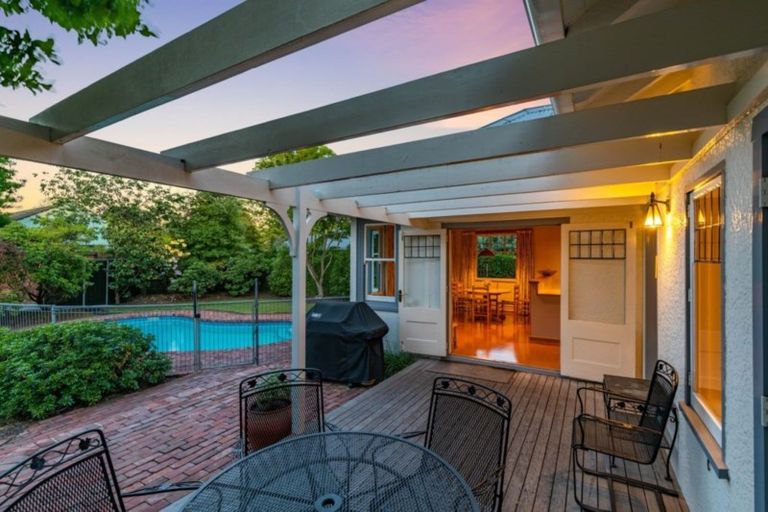 Photo of property in 186 Fendalton Road, Fendalton, Christchurch, 8052