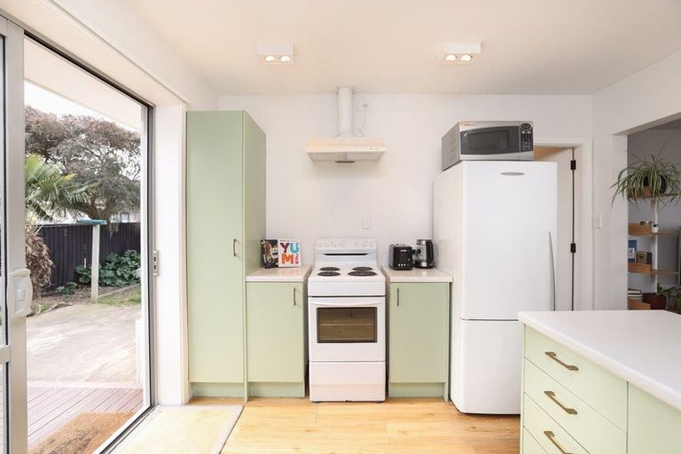 Photo of property in 82 Pacific Road, North New Brighton, Christchurch, 8083