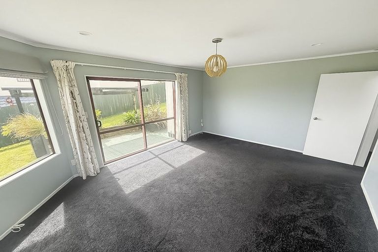 Photo of property in 111 Woodman Drive, Tawa, Wellington, 5028