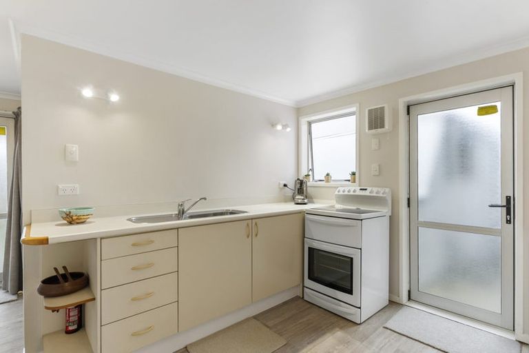 Photo of property in 8 Babington Place, Torbay, Auckland, 0630