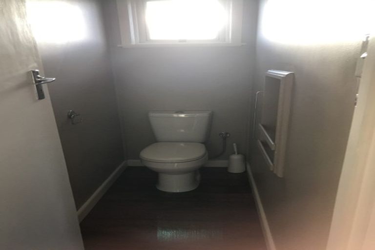 Photo of property in 868 East Coast Road, Northcross, Auckland, 0630