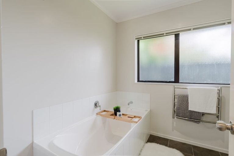 Photo of property in 17 Burgundy Court, Rototuna, Hamilton, 3210