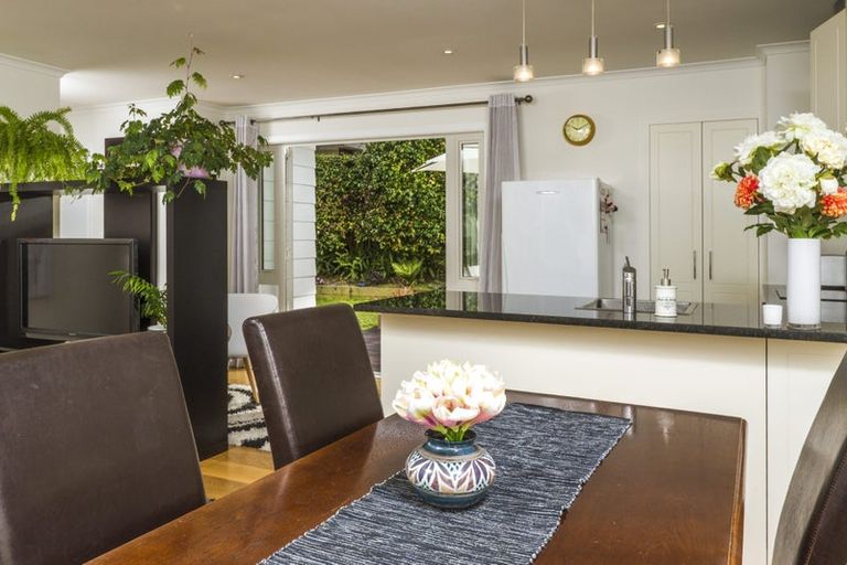 Photo of property in 2/25 Heathcote Road, Castor Bay, Auckland, 0620