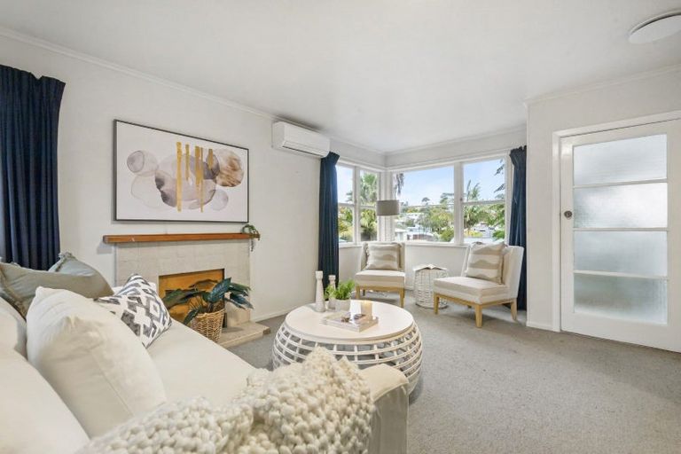 Photo of property in 72 Blakeborough Drive, Forrest Hill, Auckland, 0620