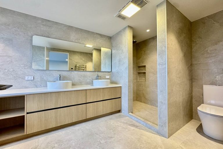 Photo of property in 23 Kerekin Drive, Oteha, Auckland, 0632