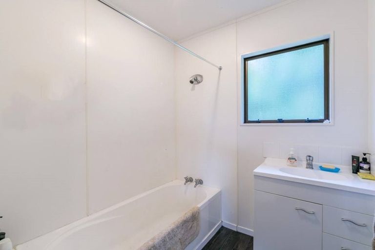 Photo of property in 14 Arde Place, Massey, Auckland, 0614