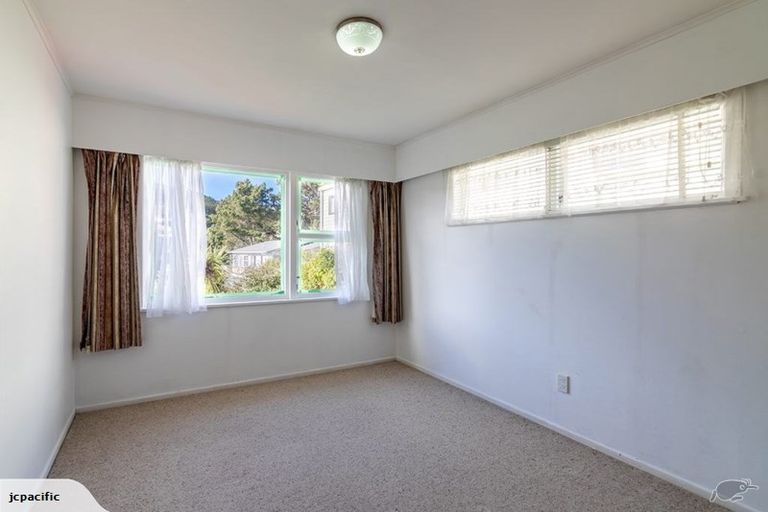 Photo of property in 23 Glen Alton Avenue, Paparangi, Wellington, 6037
