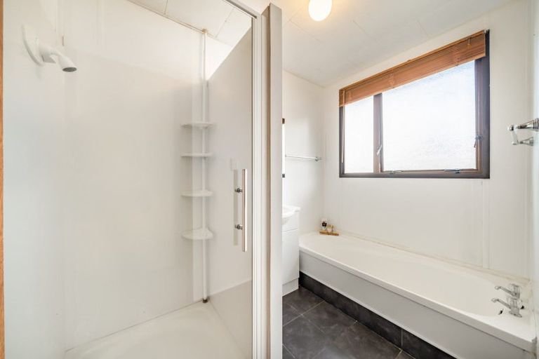 Photo of property in 33 Hartford Crescent, Totara Park, Upper Hutt, 5018