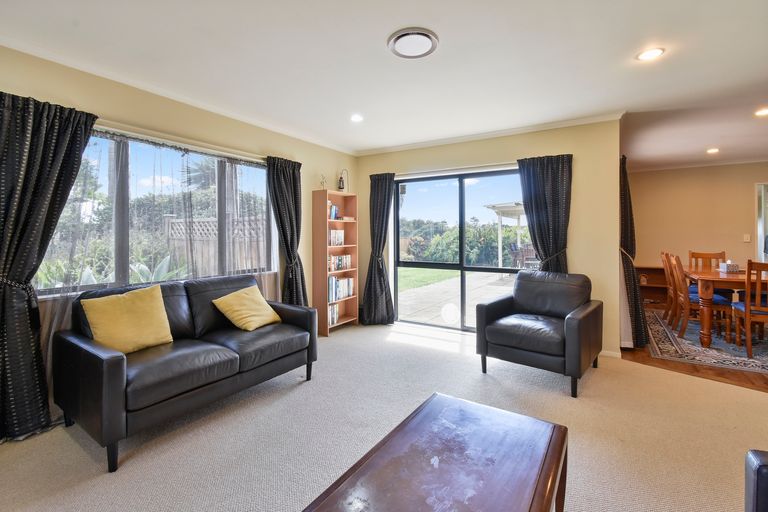 Photo of property in 19 Fergy Crescent, Wattle Downs, Auckland, 2103