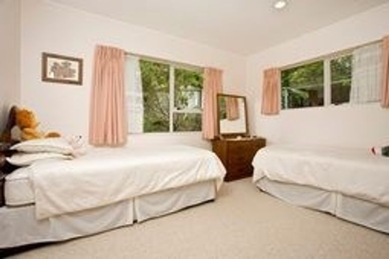 Photo of property in 12 Carl Place, Unsworth Heights, Auckland, 0632