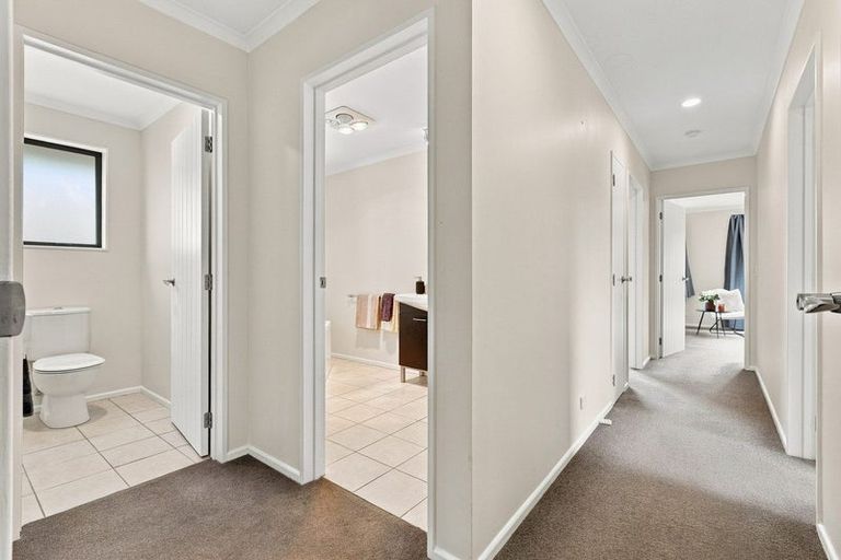 Photo of property in 21 Sorrento Place, Kelvin Grove, Palmerston North, 4414