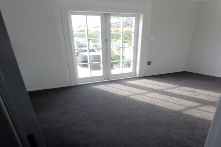 Photo of property in 43 Graham Avenue, Te Atatu Peninsula, Auckland, 0610