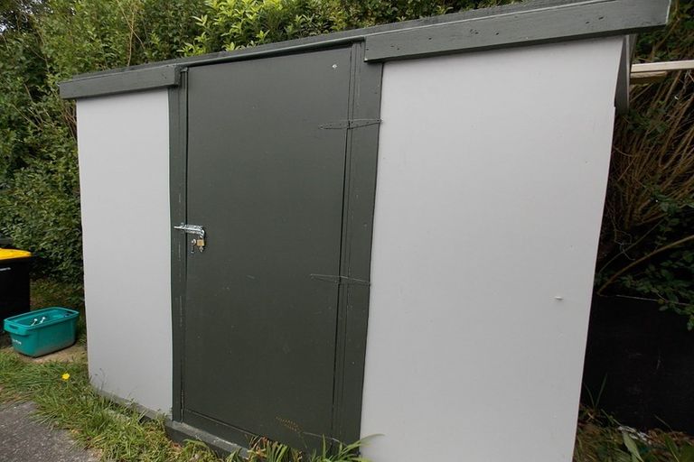 Photo of property in 100a Broderick Road, Johnsonville, Wellington, 6037