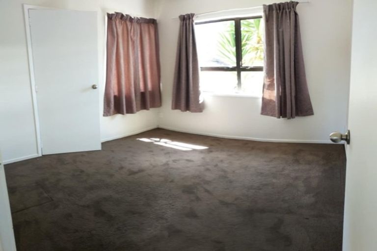 Photo of property in 15 Elizabeth Drive, West Harbour, Auckland, 0618