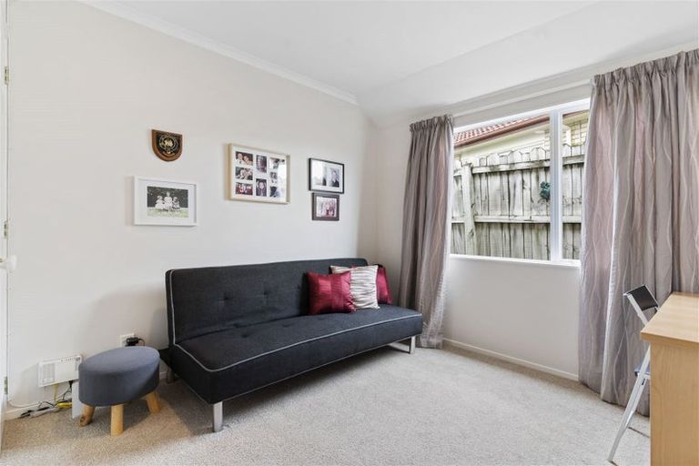 Photo of property in 6 Corta Bella Place, Golflands, Auckland, 2013