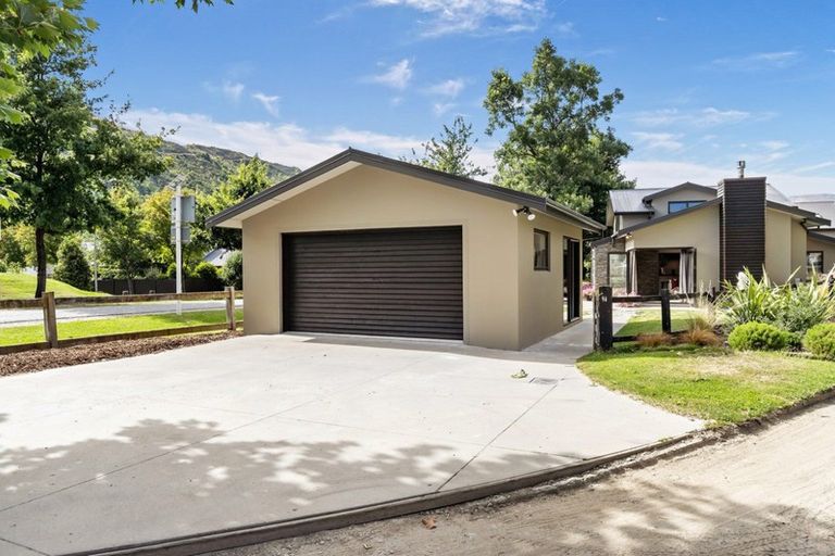 Photo of property in 94 Centennial Avenue, Arrowtown, 9302