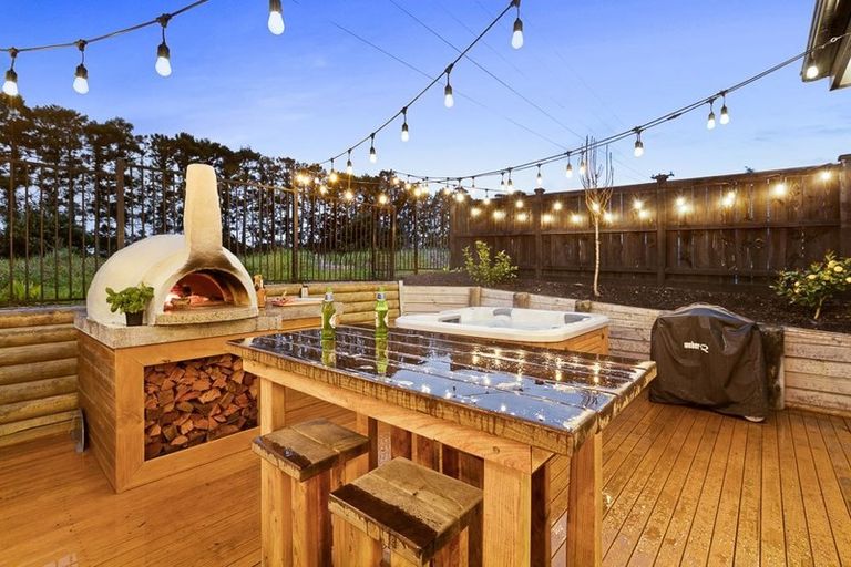 Photo of property in 13 Barrique Road, Kumeu, 0810