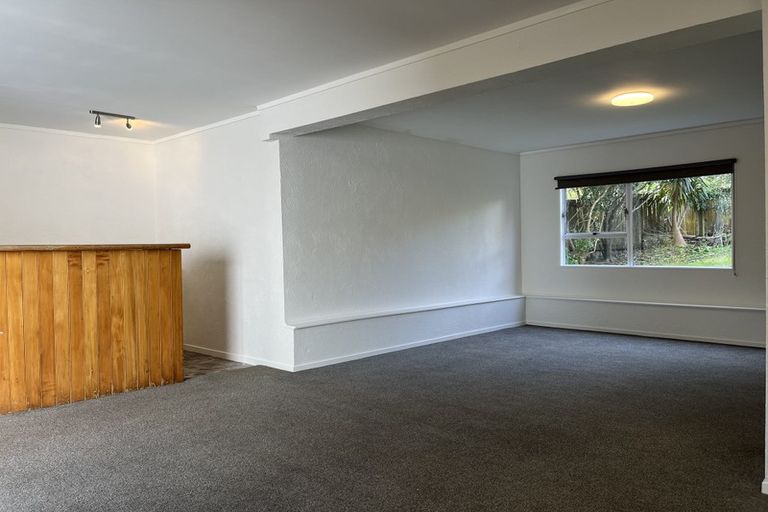 Photo of property in 20 Santiago Crescent, Unsworth Heights, Auckland, 0632