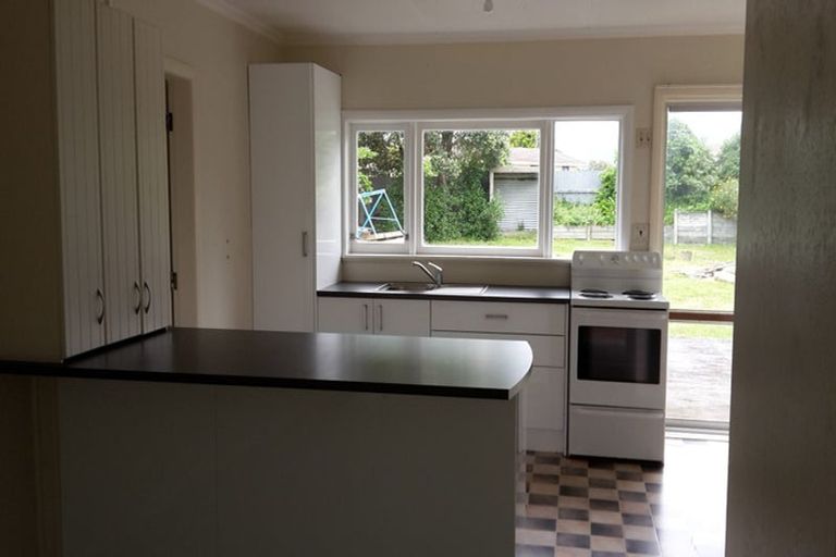 Photo of property in 8 Mahoe Street, Otaki Beach, Otaki, 5512