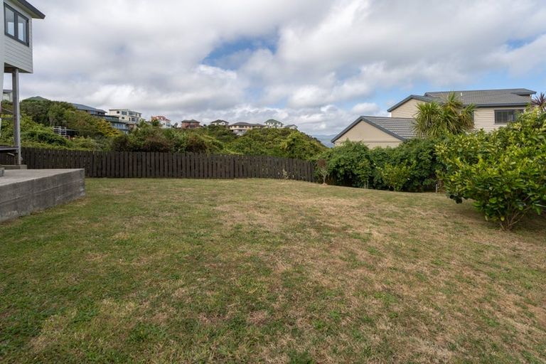 Photo of property in 7 Forbes Lane, Newlands, Wellington, 6037