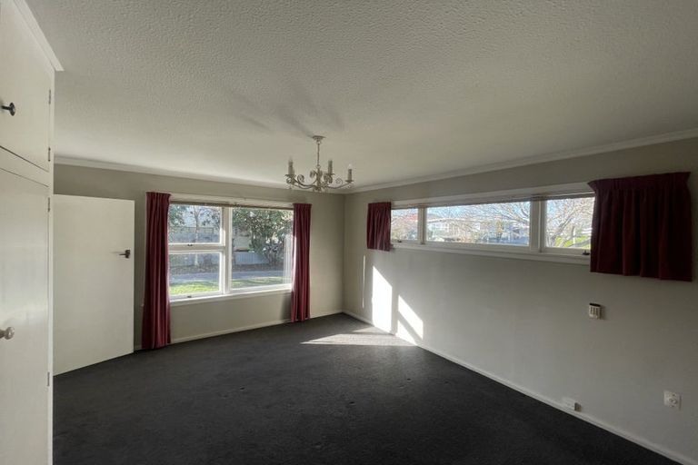 Photo of property in 17 Oakfield Street, Burnside, Christchurch, 8053