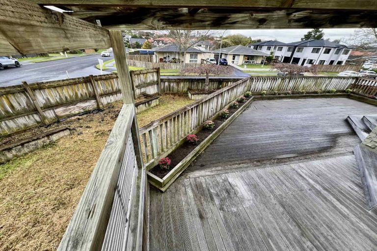 Photo of property in 1 Mirrabooka Avenue, Botany Downs, Auckland, 2010