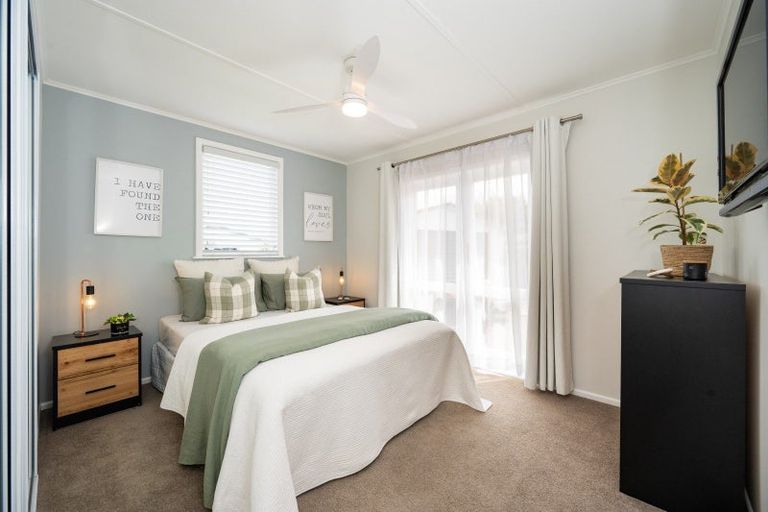 Photo of property in 17 Lipscombe Crescent, Havelock North, 4130