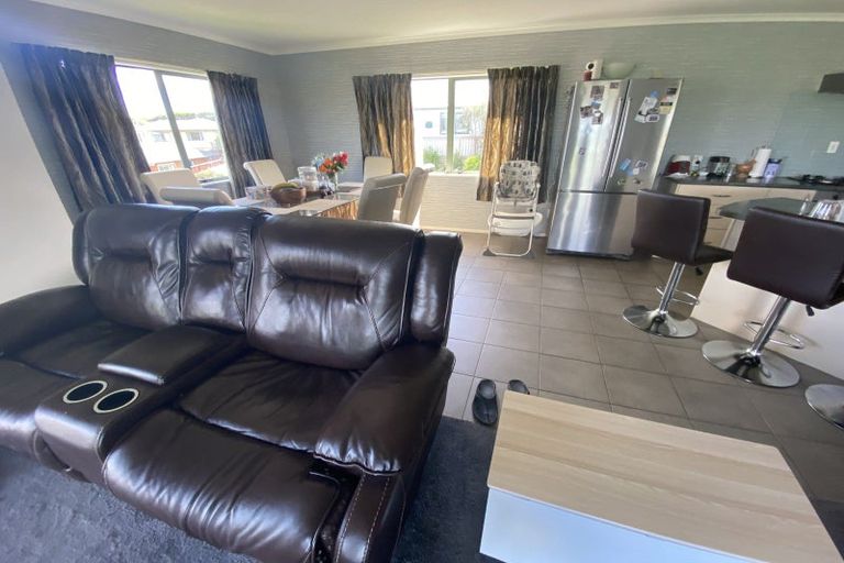 Photo of property in 24 Lydia Place, Kelvin Grove, Palmerston North, 4414