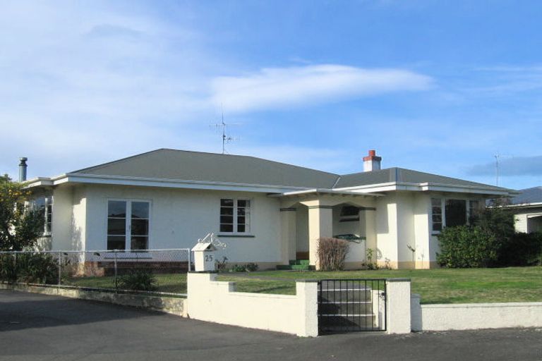 Photo of property in 25 Selwyn Road, Hospital Hill, Napier, 4110