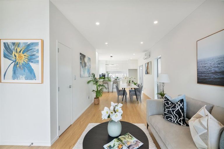 Photo of property in 3e Kingdale Road, Henderson, Auckland, 0610