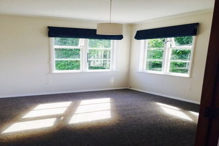 Photo of property in 168 Sutherland Road, Lyall Bay, Wellington, 6022