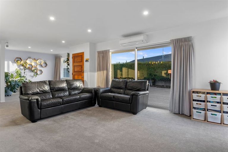 Photo of property in 9 Beeston Place, Redwood, Christchurch, 8051