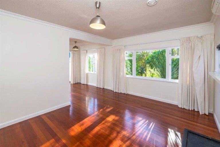 Photo of property in 180 Te Moana Road, Waikanae, 5036