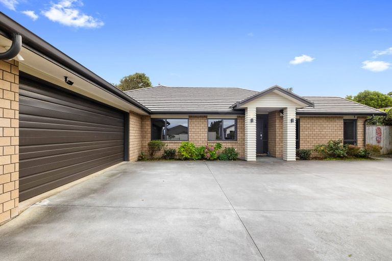 Photo of property in 12 Anderson Way, Highlands Park, New Plymouth, 4312