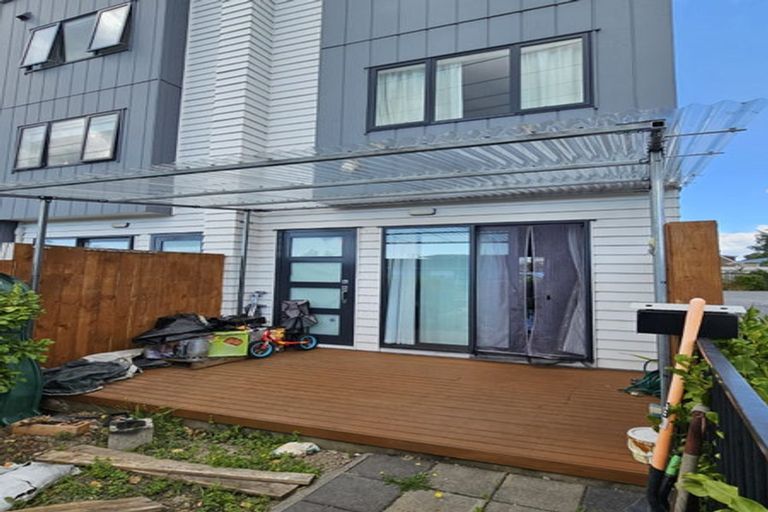 Photo of property in 2/122 Pooks Road, Ranui, Auckland, 0612