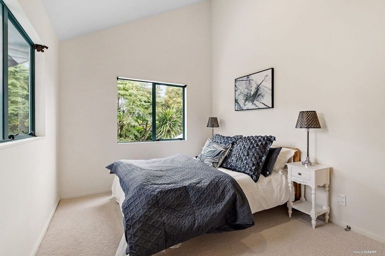 Photo of property in 12 Waipuia Place, Greenhithe, Auckland, 0632