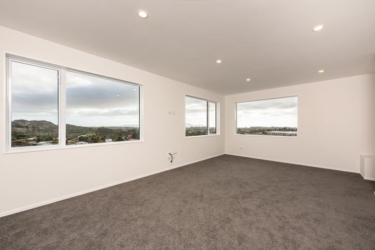Photo of property in 103 Kakariki Grove, Waikanae, 5036