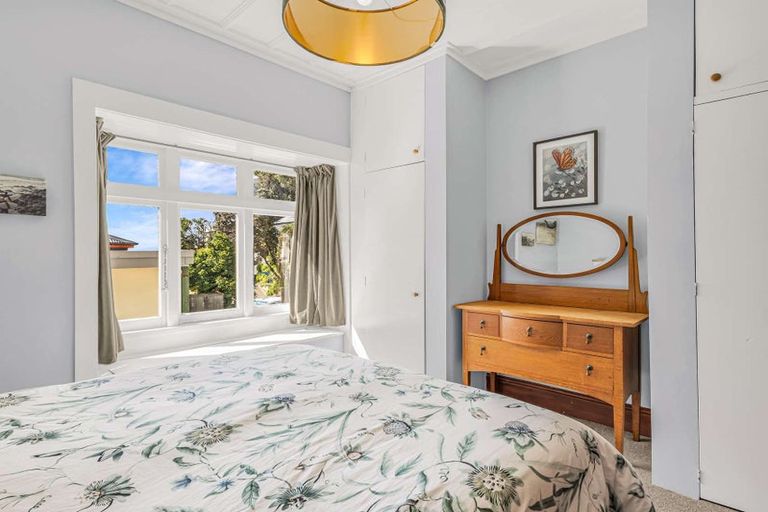 Photo of property in 32 Coote Road, Bluff Hill, Napier, 4110