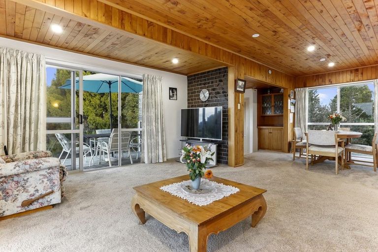 Photo of property in 194 Forest Hill Road, Waiatarua, Auckland, 0612