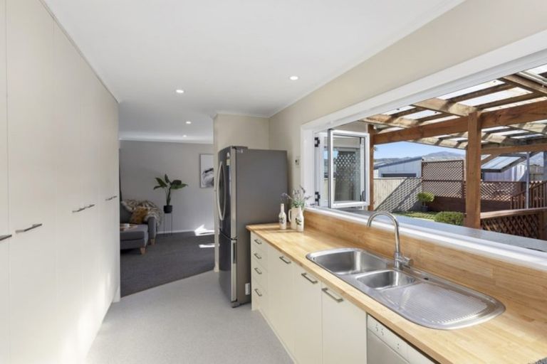 Photo of property in 21 Elizabeth Street, Moera, Lower Hutt, 5010