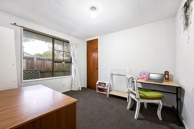 Photo of property in 2/37 Karnak Crescent, Russley, Christchurch, 8042