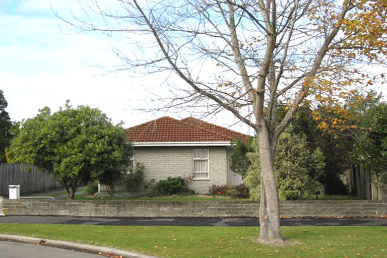 Photo of property in 22 La Perouse Place, Northcote, Christchurch, 8052